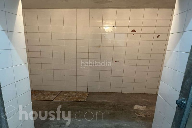 Foto a0fbff52-4195-45d3-bda1-fa81bd371cbb. Lloguer local comercial a avinguda de roma . a Banyeres Premià de Mar
