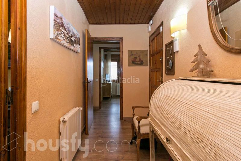 Foto 3eb3f497-f574-40ea-85da-aaa77edb3d64. Pis a carrer orient . a Alp