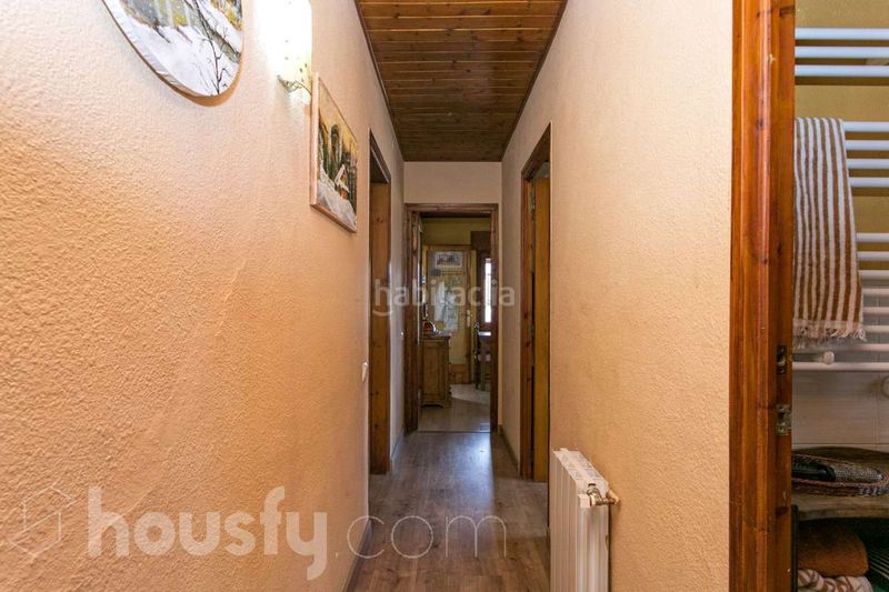 Foto c0e9c3af-2729-4fdc-a5ad-8b82257077c2. Pis a carrer orient . a Alp
