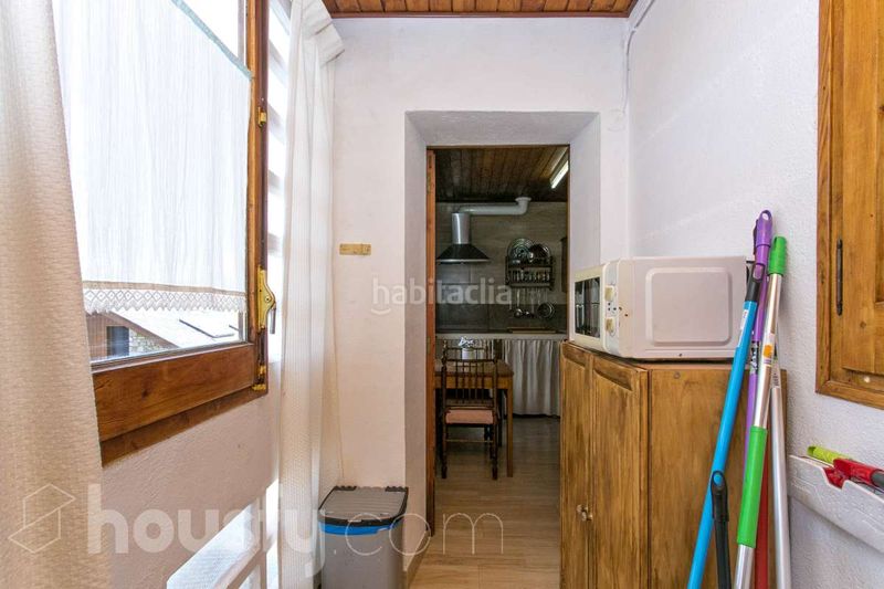Foto d61ce627-992c-4a99-8c04-90ff0431378a. Pis a carrer orient . a Alp