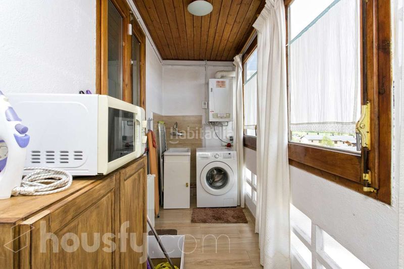 Foto d836b64d-89df-4801-8561-96db9f04e906. Pis a carrer orient . a Alp