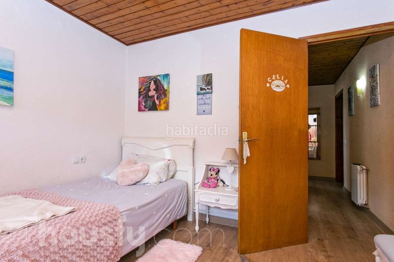 Foto edbc7011-5b9d-4f14-be79-5e4abfb0d634. Pis a carrer orient . a Alp