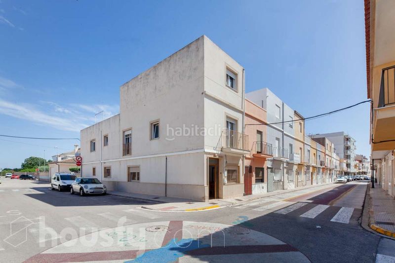 Foto fc666c0c-b0cf-43cd-be58-364a8ebba67d. Casa a calle sant andreu . a Miramar