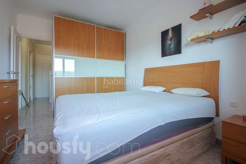 Foto a7b9a684-65fd-4aa3-9142-b0f97bfb7276. Pis a calle casamada . a Abrera