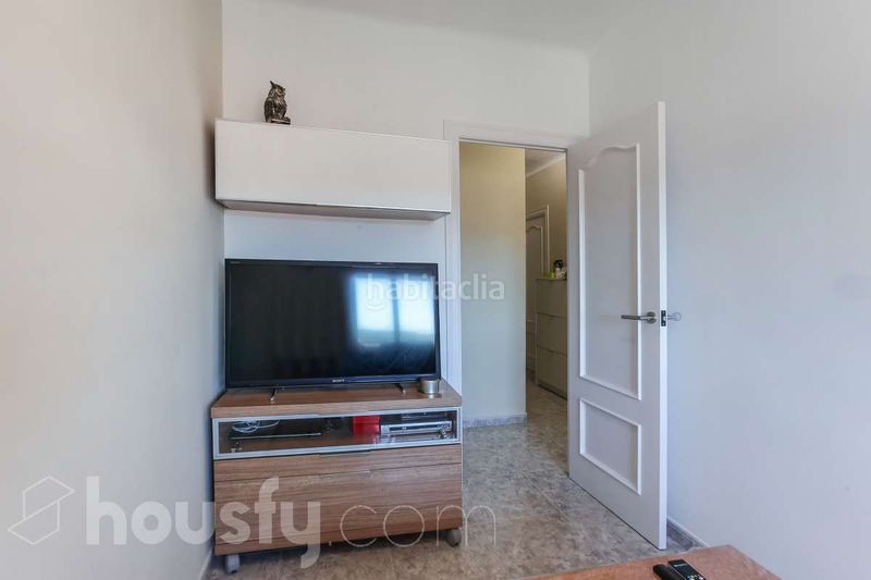 Foto fa810fa5-de87-4266-842b-800248c00037. Pis a calle casamada . a Abrera
