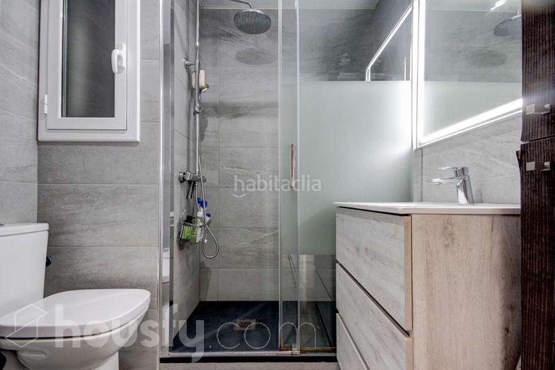 Foto 9c6eed8d-262a-4d5c-9251-57d34c4ac968. Piso en calle casamada . en Abrera