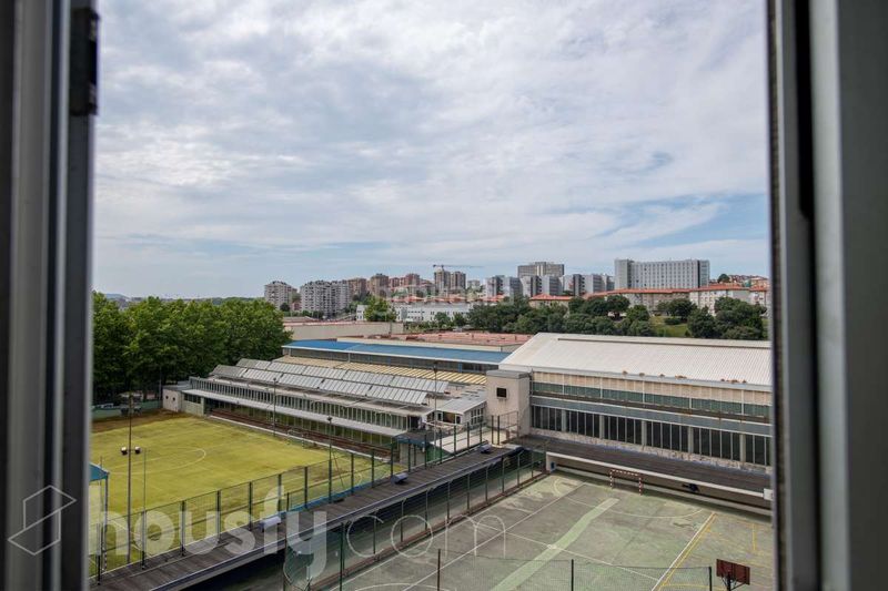 Foto a87c86ac-d93e-4bc8-a048-50a111e92a8c. Piso en calle marqués de la hermida - edificio castilla . en Santander