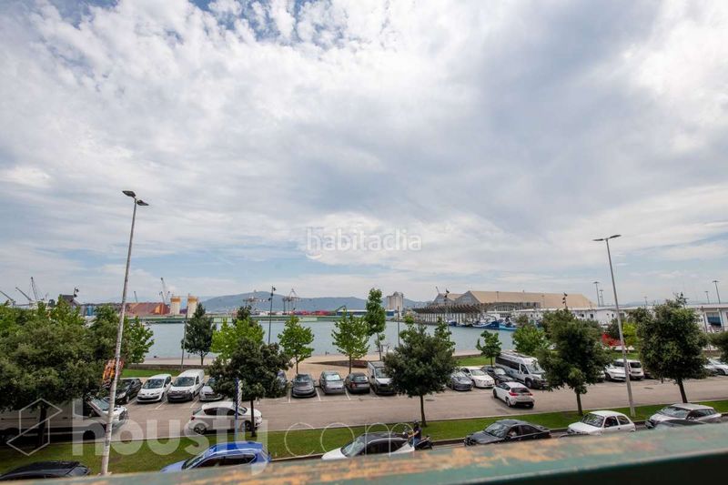 Foto b0e8865b-d900-4a07-a34b-c94fcbe49d03. Piso en calle marqués de la hermida - edificio castilla . en Santander
