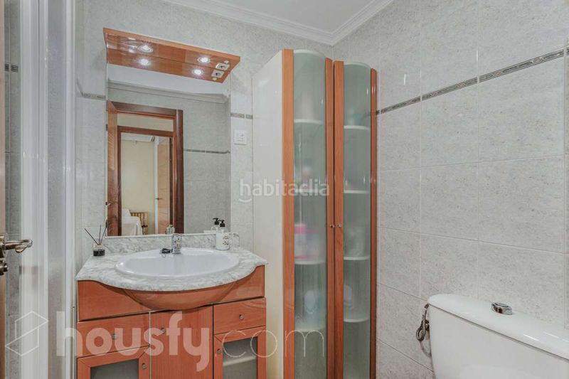 Foto 0baf1b85-8867-4b24-bf16-4e13abe5b69b. Pis a calle linde . a Parque Atlántico- San Matías Sevilla