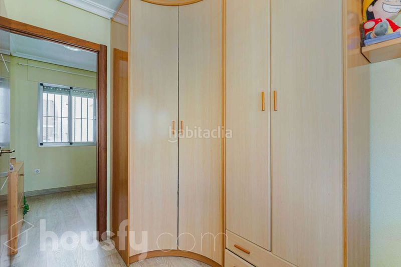 Foto e3275c98-0e0e-4c41-8f05-5cc93dabc1f2. Pis a calle linde . a Parque Atlántico- San Matías Sevilla