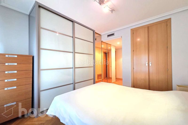 Foto a755eff8-7bf2-43e7-bfdc-cc3c1c190202. Miete etagenwohnung in calle de bustamante s/n in Madrid