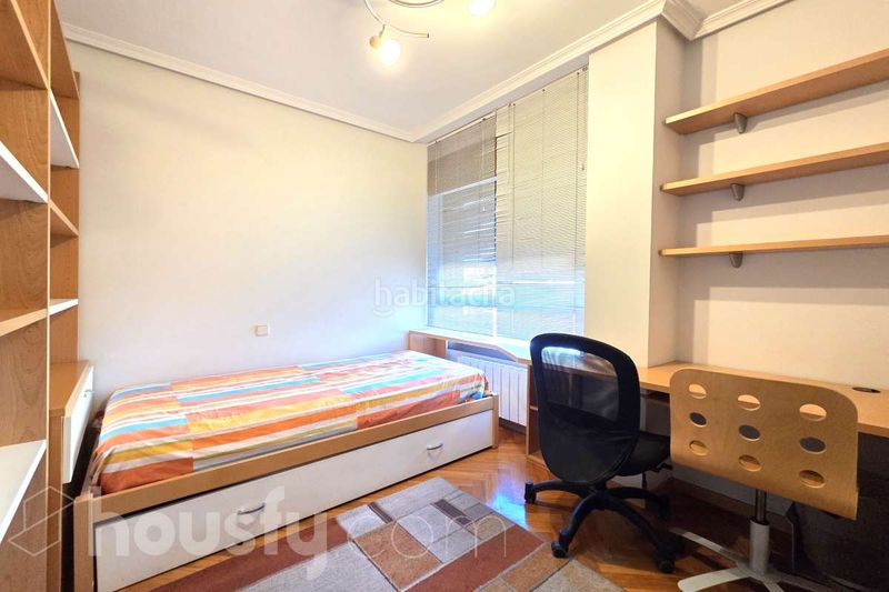 Foto aaa17e40-dd08-4498-89f3-d1d1d2612928. Miete etagenwohnung in calle de bustamante s/n in Madrid