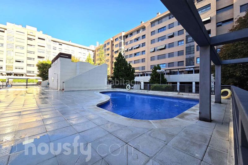 Foto d8694b75-204f-4b58-9ea7-9f06cd96a8bb. Miete etagenwohnung in calle de bustamante s/n in Madrid