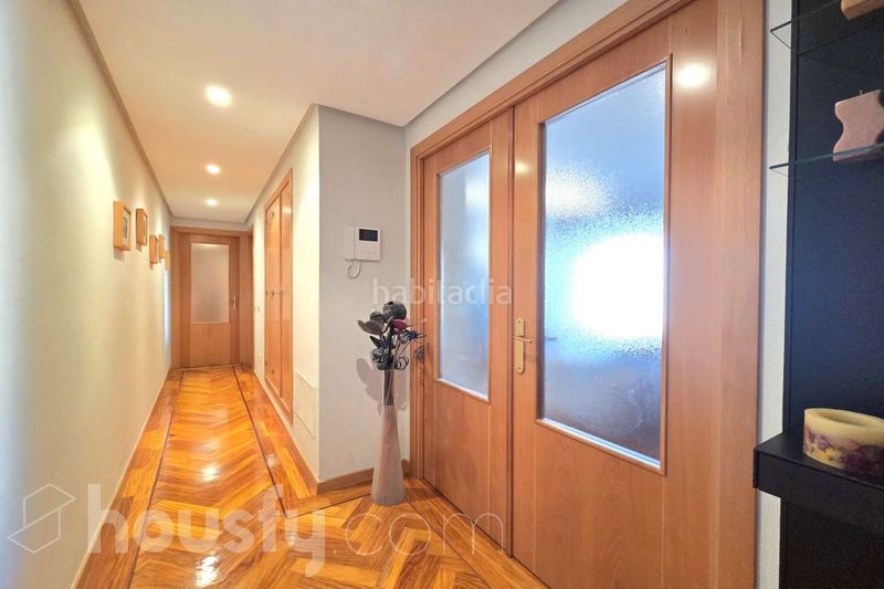 Foto eaade96b-ac40-4a00-8279-cf9bfb40e793. Miete etagenwohnung in calle de bustamante s/n in Madrid