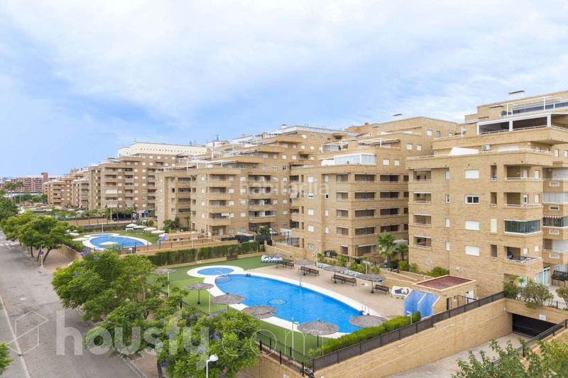Foto c0e6dae8-8a69-4421-b1f6-1714c55213d1. Pis a avenida central . a Costa Azahar Oropesa del Mar