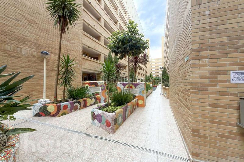 Foto f9b6f654-ffac-4d0a-9a4b-b6d5ef51ad5c. Pis a avenida central . a Costa Azahar Oropesa del Mar