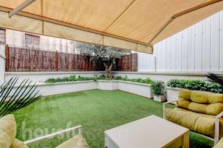 House in Carrer ponent .