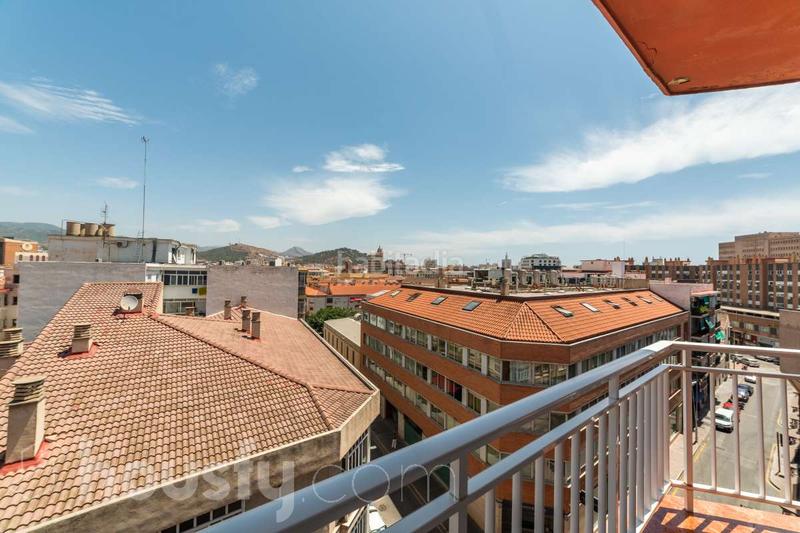 Foto f113cad9-8ee3-4a5f-806d-bdb198997ce8. Piso en calle almansa . en Perchel Norte Málaga