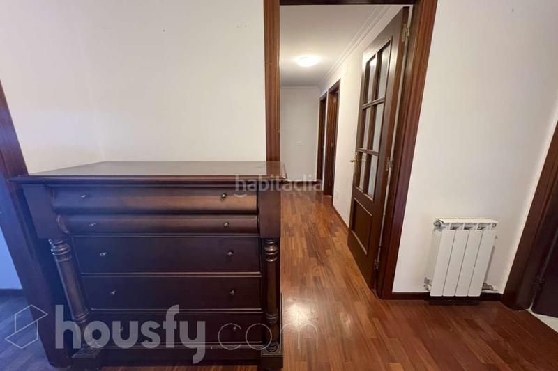 Foto 3eb3a0e4-940a-454d-b957-c659663274a9. Pis a rúa buxo . a O Milladoiro Ames