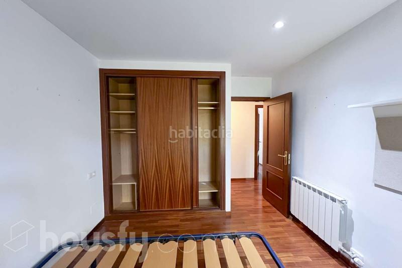 Foto 5be5e1e9-9a37-4cf4-ad8d-7b7b496485d5. Pis a rúa buxo . a O Milladoiro Ames