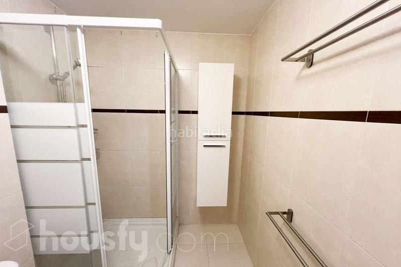 Foto 8207646a-4de0-4318-88ef-457ce3bd2f09. Pis a rúa buxo . a O Milladoiro Ames