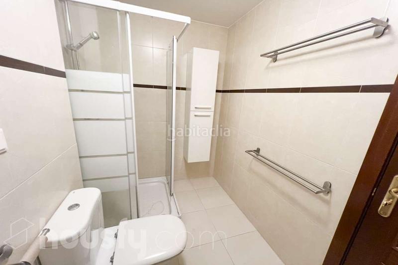 Foto 8a831e5e-0f02-4db2-b639-0868516f2f9f. Pis a rúa buxo . a O Milladoiro Ames
