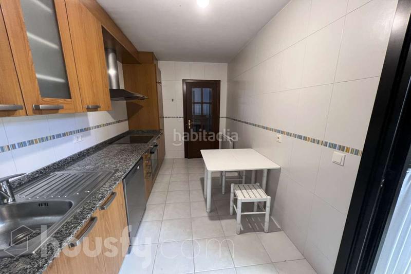 Foto 8b66e7d9-ebbd-4b4f-a279-4e3375c0ccba. Pis a rúa buxo . a O Milladoiro Ames