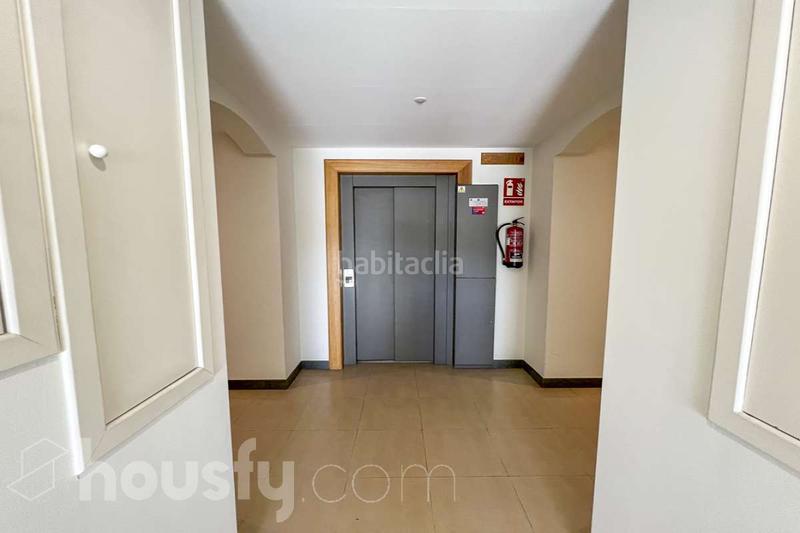 Foto a087f3a6-2064-4c6a-b45e-5a0c55356f72. Pis a rúa buxo . a O Milladoiro Ames