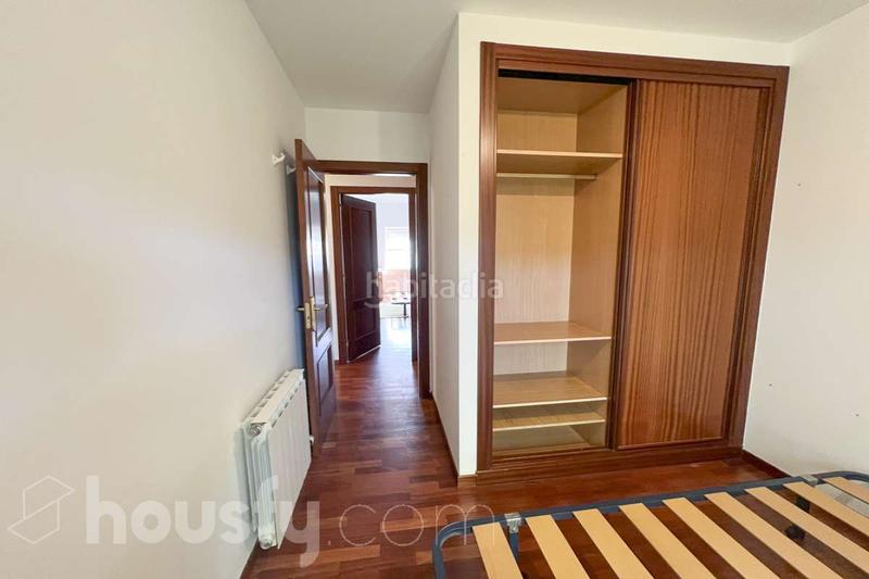 Foto e8ff76c8-a812-4504-802b-466d5d21b1df. Pis a rúa buxo . a O Milladoiro Ames