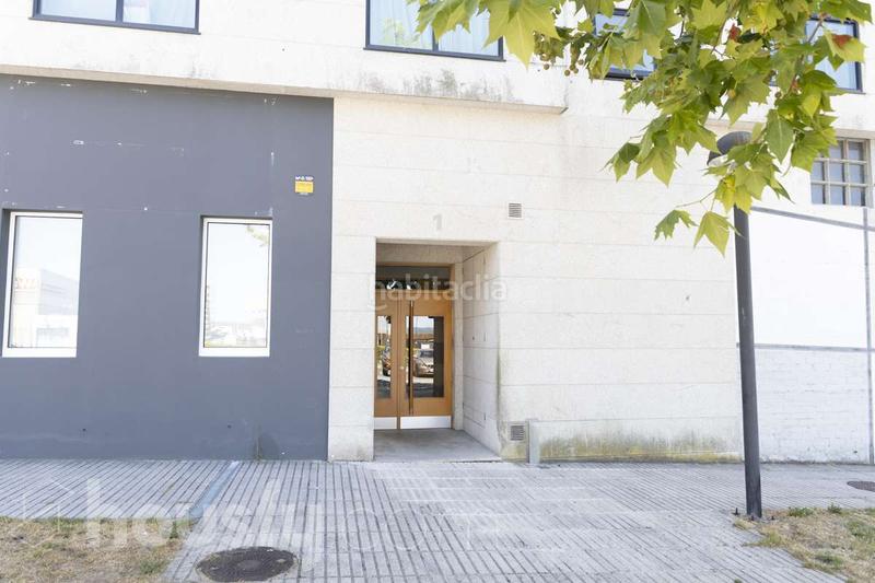 Foto eee6d3a1-1f03-4f75-92c4-f7552e21269a. Pis a rúa buxo . a O Milladoiro Ames