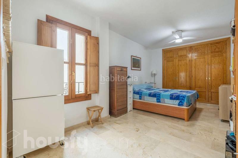 Foto 12da5bc2-95ad-435a-8877-ecb8680a6c06. Piso en calle jarreria . en San Matías - Realejo Granada