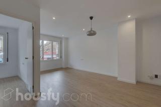 Location Appartement à Carrer del consell de cent .