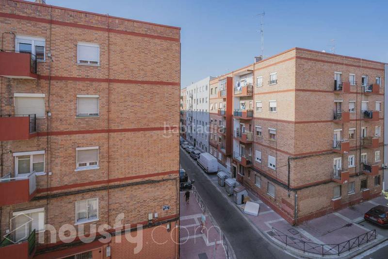 Foto 40bb0d59-3e07-4939-bd48-989c25403a75. Piso en calle aaiún . en Delicias Valladolid