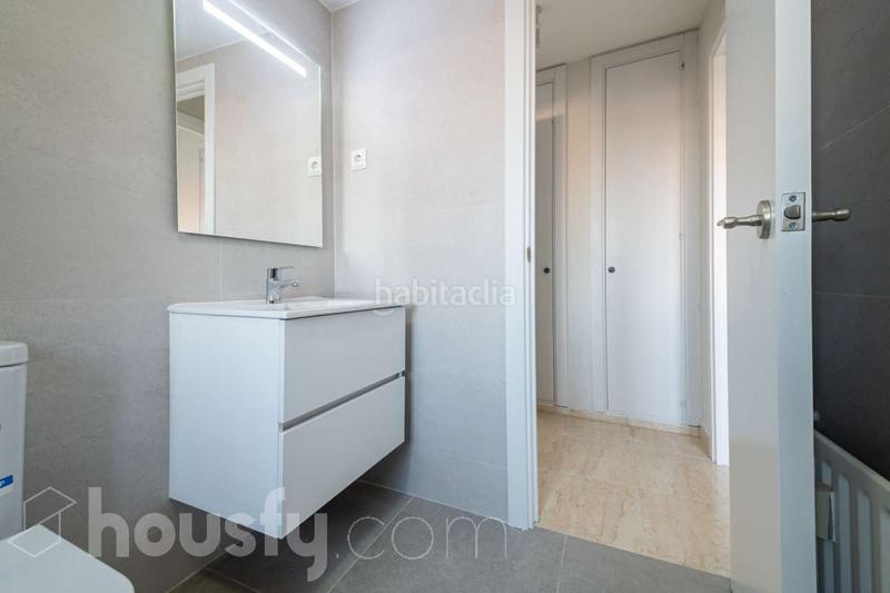 Foto 6d84433a-064d-47b8-a1a3-abb57b2b0f1a. Alquiler piso en avenida del doctor federico rubio y galí . en Madrid