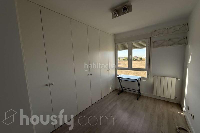 Foto ef7bb893-2180-4148-9fbb-9fce4e5ad7f8. Alquiler piso en calle de las trompas . en Cuatro Vientos Madrid