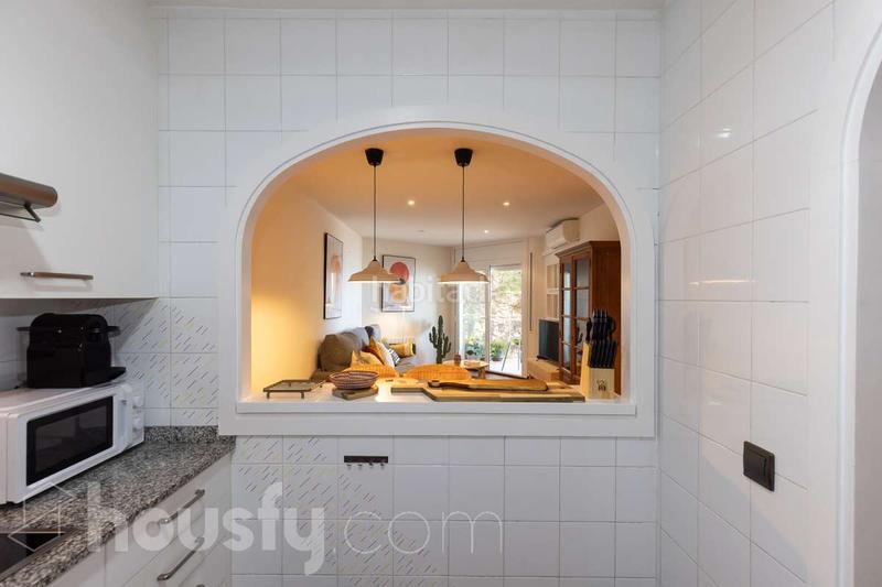 Foto a061119c-36a9-48cb-bbb9-c4148c8bd6cc. Appartamento in carrer de la baixada platja cristall . in Miami Platja