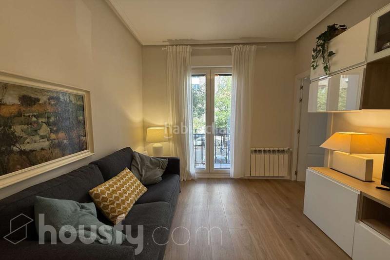 Foto 50f050c8-b263-4d94-8251-ff7e459344b9. Miete etagenwohnung in calle del alcalde sainz de baranda . in Madrid