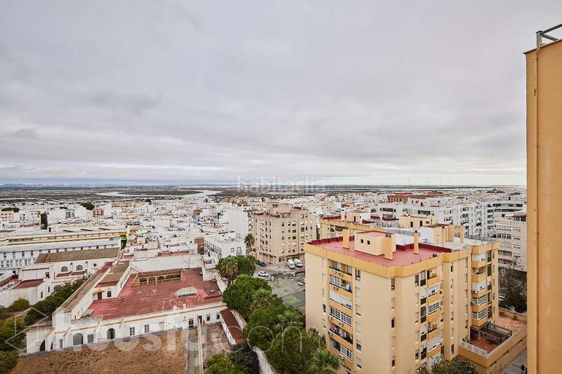 Foto 59f20f13-3d74-4ae7-aa8c-2c6d2df4ef3f. Flat in av reyes catolicos . in Centro Ciudad San Fernando