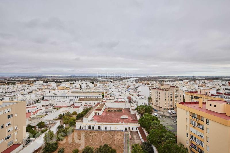 Foto 88a6fc96-82c8-4fb5-b504-00c9743cc5f0. Flat in av reyes catolicos . in Centro Ciudad San Fernando