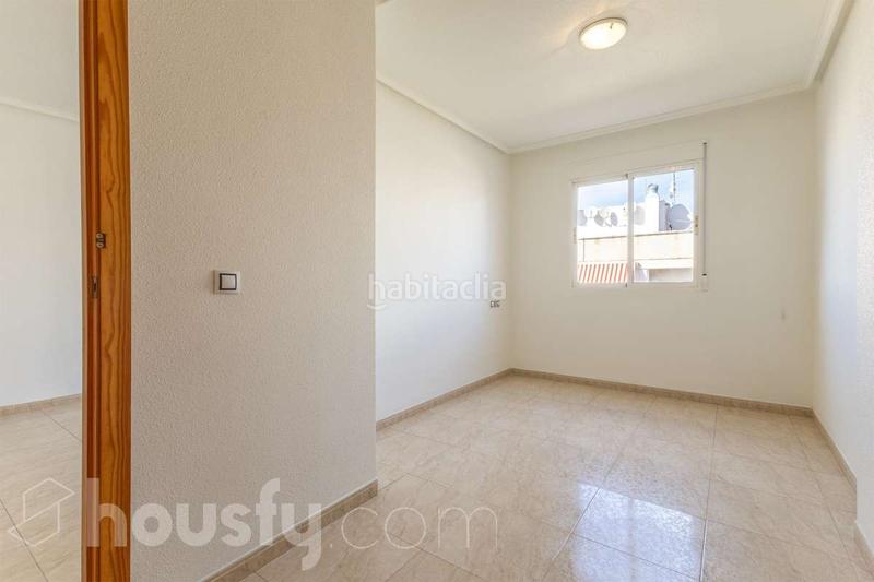 Foto aef7faf7-2be0-4add-957f-c8183dc75267. Pis a cl loma la . a Antonio Machado Torrevieja