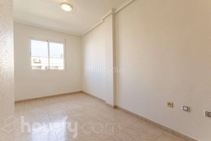 Foto ca344176-8bc0-4289-bf45-23efa0341965. Piso en cl loma la . en Antonio Machado Torrevieja