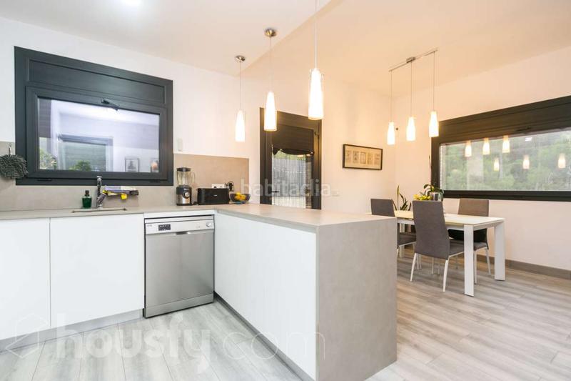 Foto 00b0265f-9dbc-40ad-9e99-587897a0eeb8. Casa a carrer de valència . a Vallirana