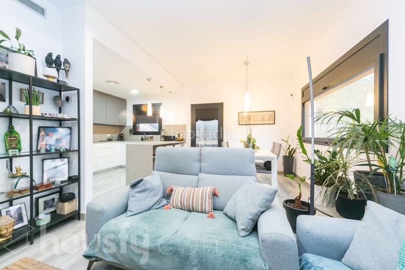 Foto 00be429d-22e9-4825-b006-52ab277553bb. Casa a carrer de valència . a Vallirana