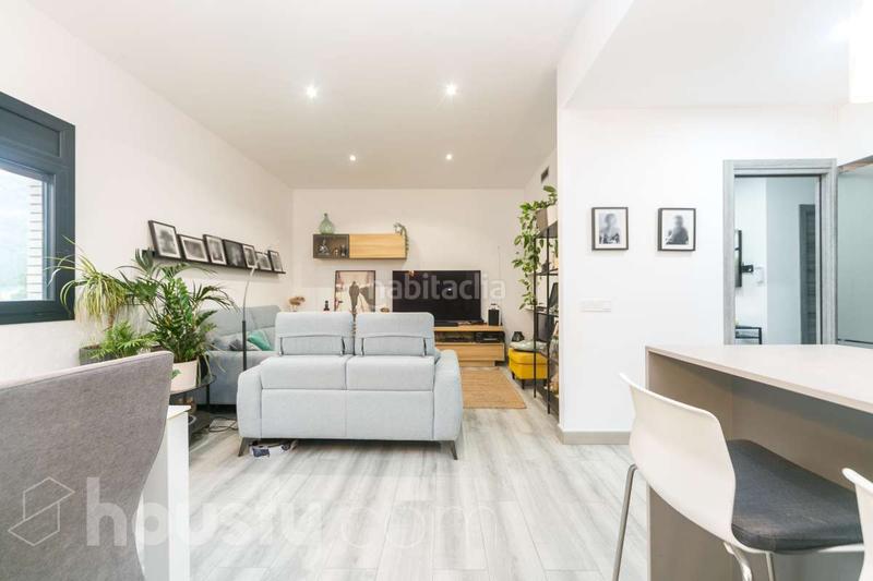 Foto 0236605b-172b-41a9-8022-ac43b258d6df. Casa a carrer de valència . a Vallirana