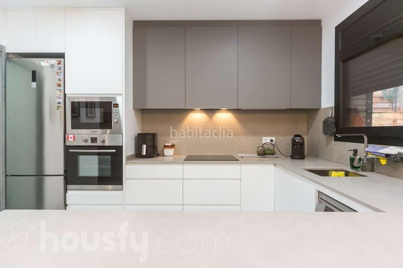 Foto 2392ec42-ea72-40b4-9e57-411fd1d062a6. Casa a carrer de valència . a Vallirana