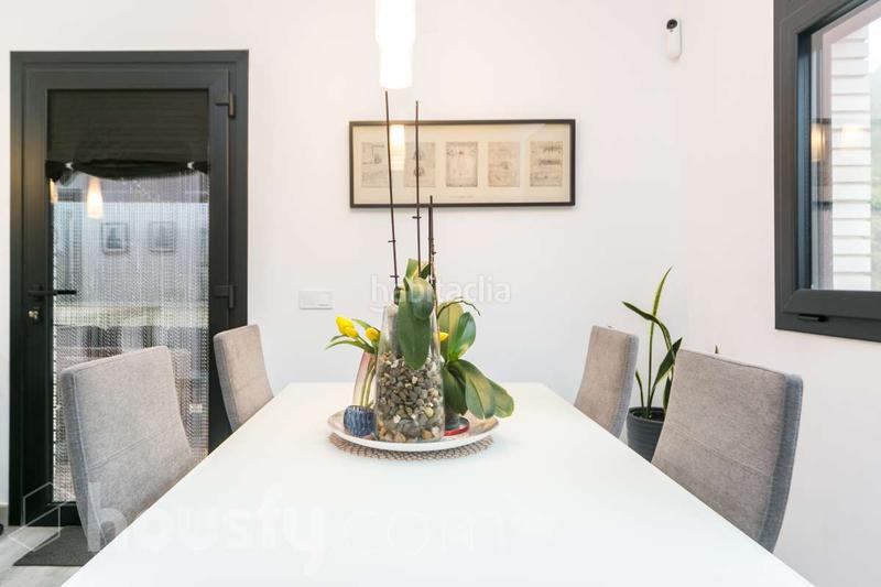 Foto 348a4b1c-2db5-4091-bbd3-dc8432882c6b. Casa a carrer de valència . a Vallirana