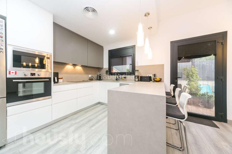 Foto 3a24e554-c33a-4ec8-b187-c54078ddff2a. Casa a carrer de valència . a Vallirana