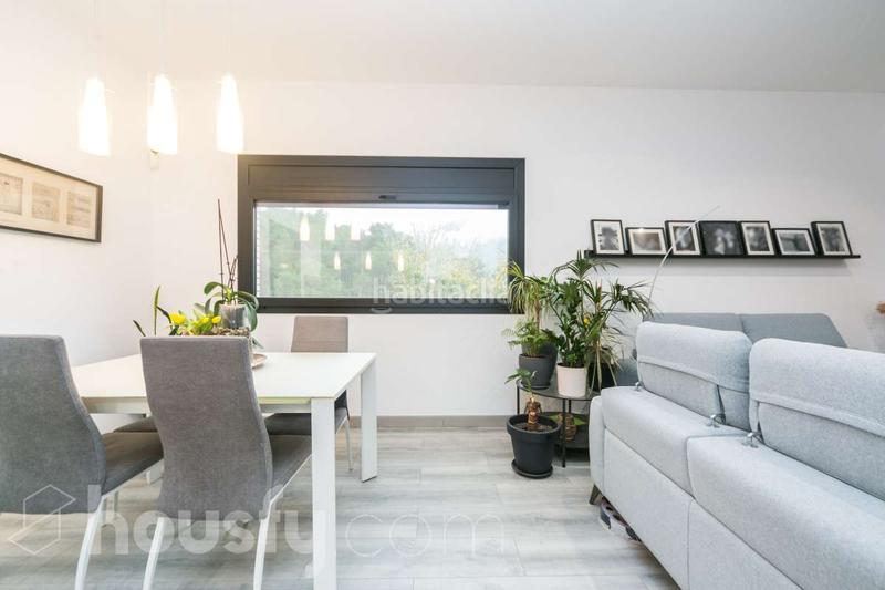 Foto 5c4f1eeb-2df6-4e76-88e1-48acd3e05852. Casa a carrer de valència . a Vallirana