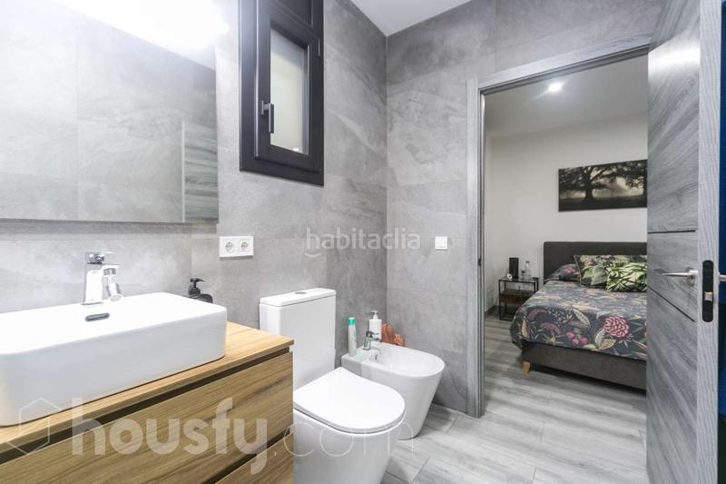 Foto 654c2376-2b7f-44cf-a12d-f101fee16d39. Casa a carrer de valència . a Vallirana