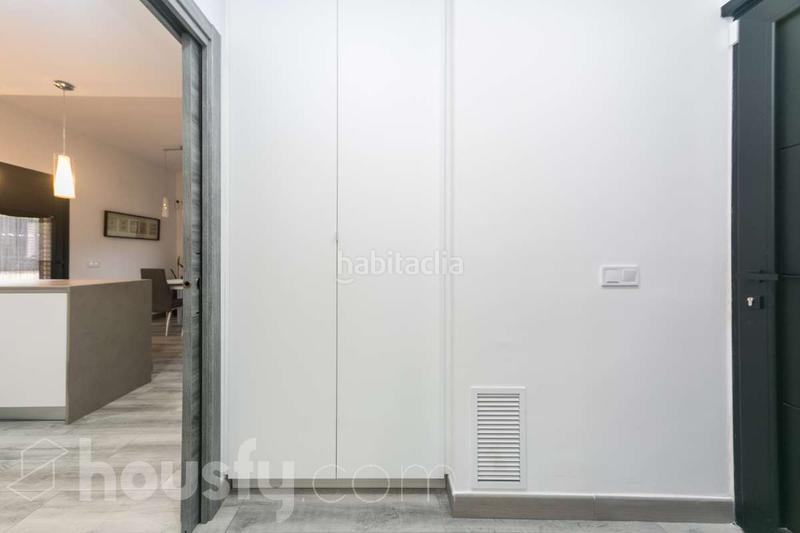 Foto 6c16431f-f19e-49e1-b0ed-f29f5722a9ab. Casa a carrer de valència . a Vallirana